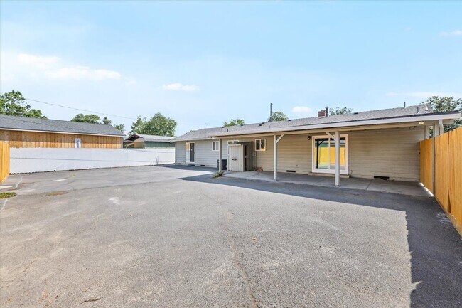 Building Photo - 1461 Johnson St