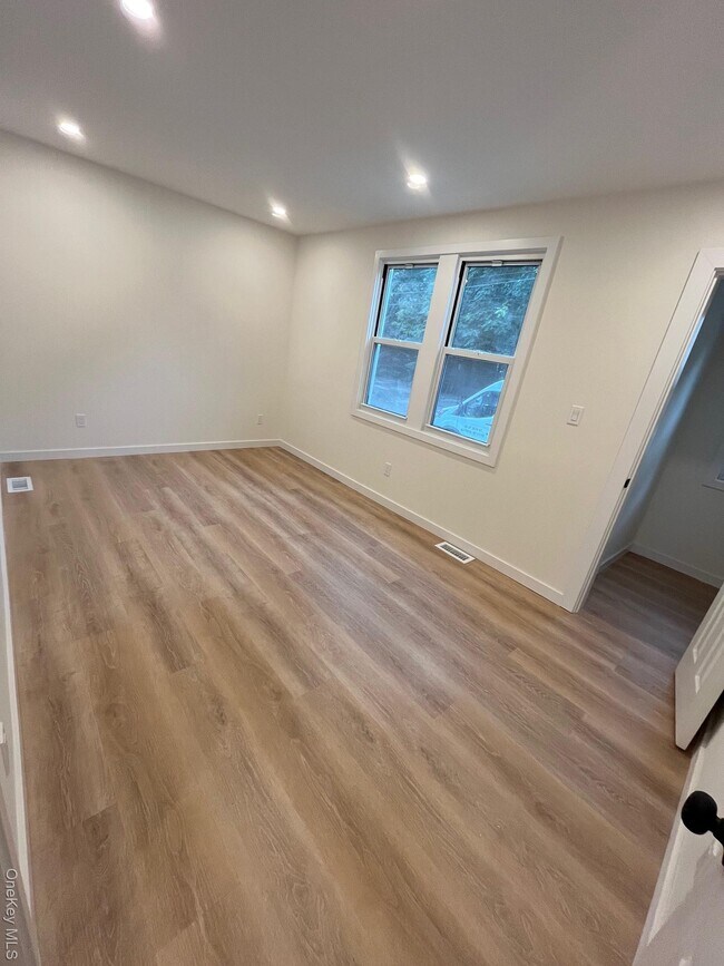 Building Photo - 12 Backman Ave