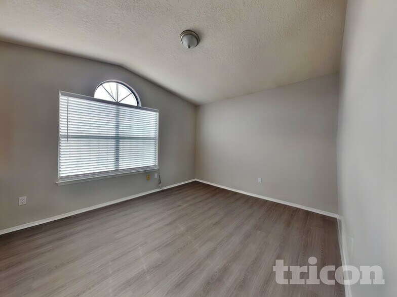 Building Photo - 6401 Prairie Sage Dr NW