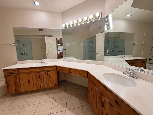 Building Photo - Townhome -  Sedona/Village of Oak Creek -Canyon Mesa