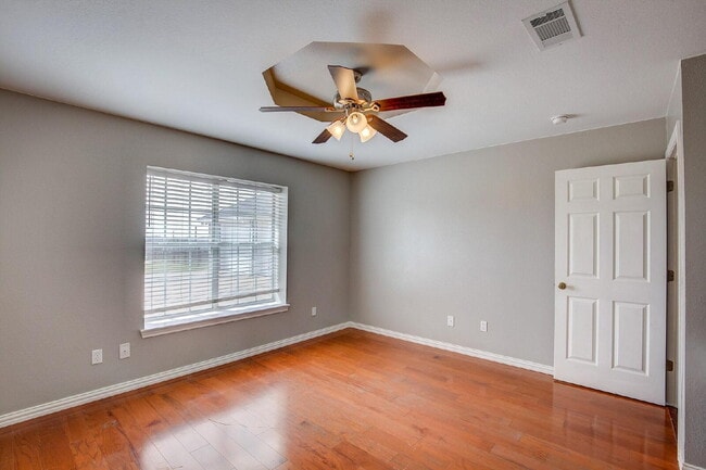 Building Photo - Updated 3 Bedroom Home with a Barn on 2.5 Acres!