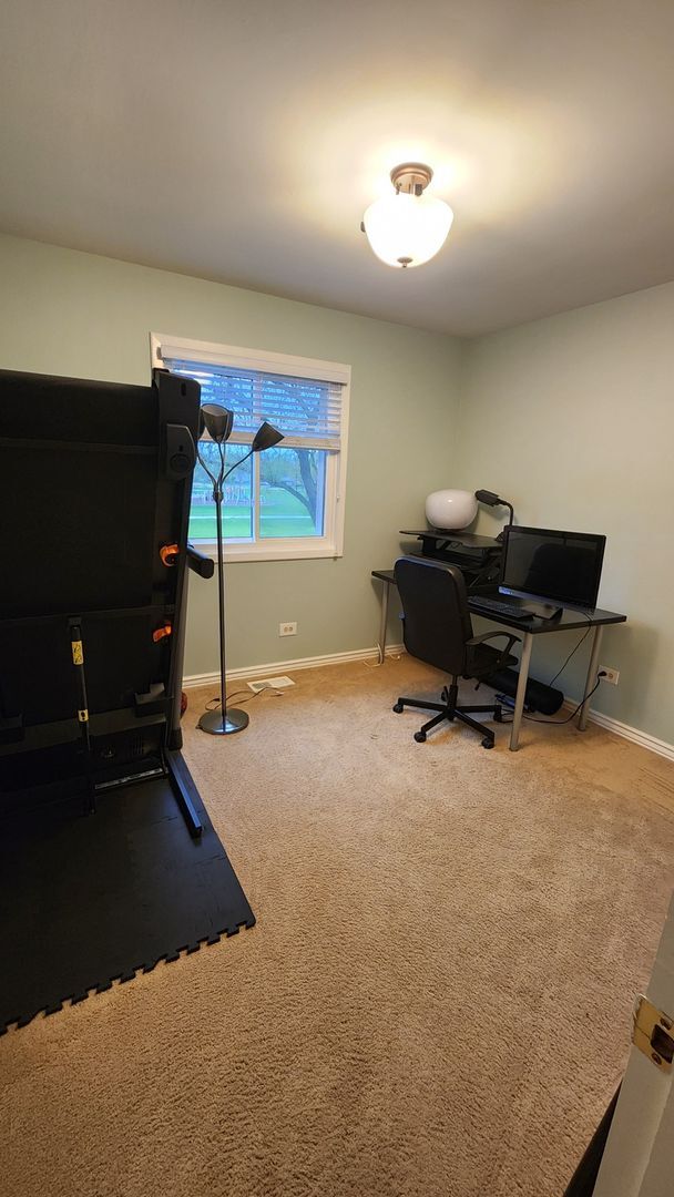 Building Photo - Charming 4BR House in Woodridge