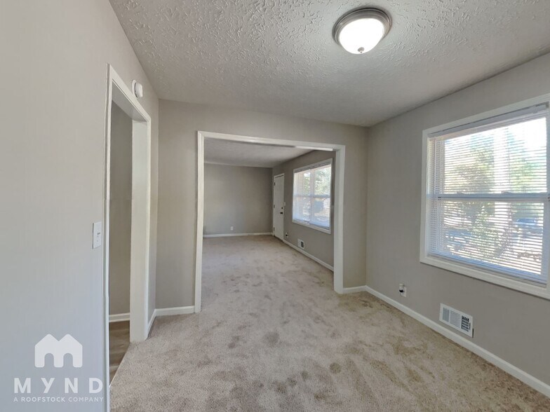 Building Photo - 2945 Botany Dr