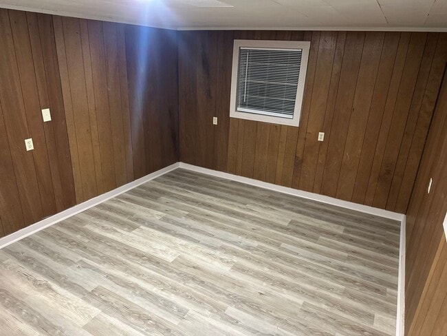 Building Photo - Available Now! 3-Bed, 1-Bath Central Springdale Home with Fenced-In Yard