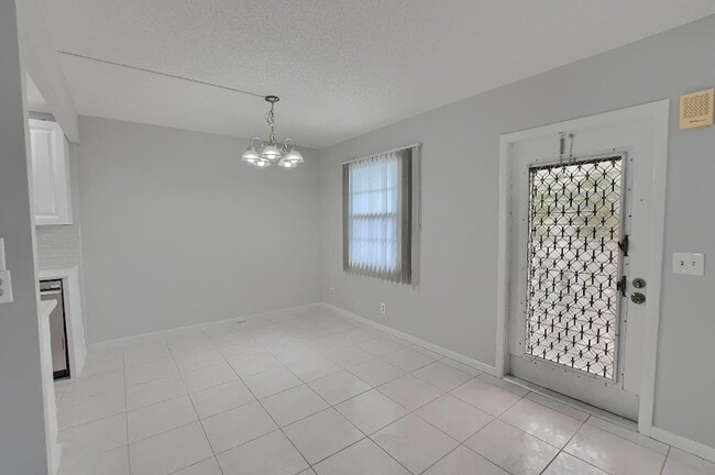 Building Photo - 3069 Exeter