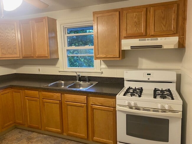 Building Photo - Quaint one bedroom home for rent at just $...