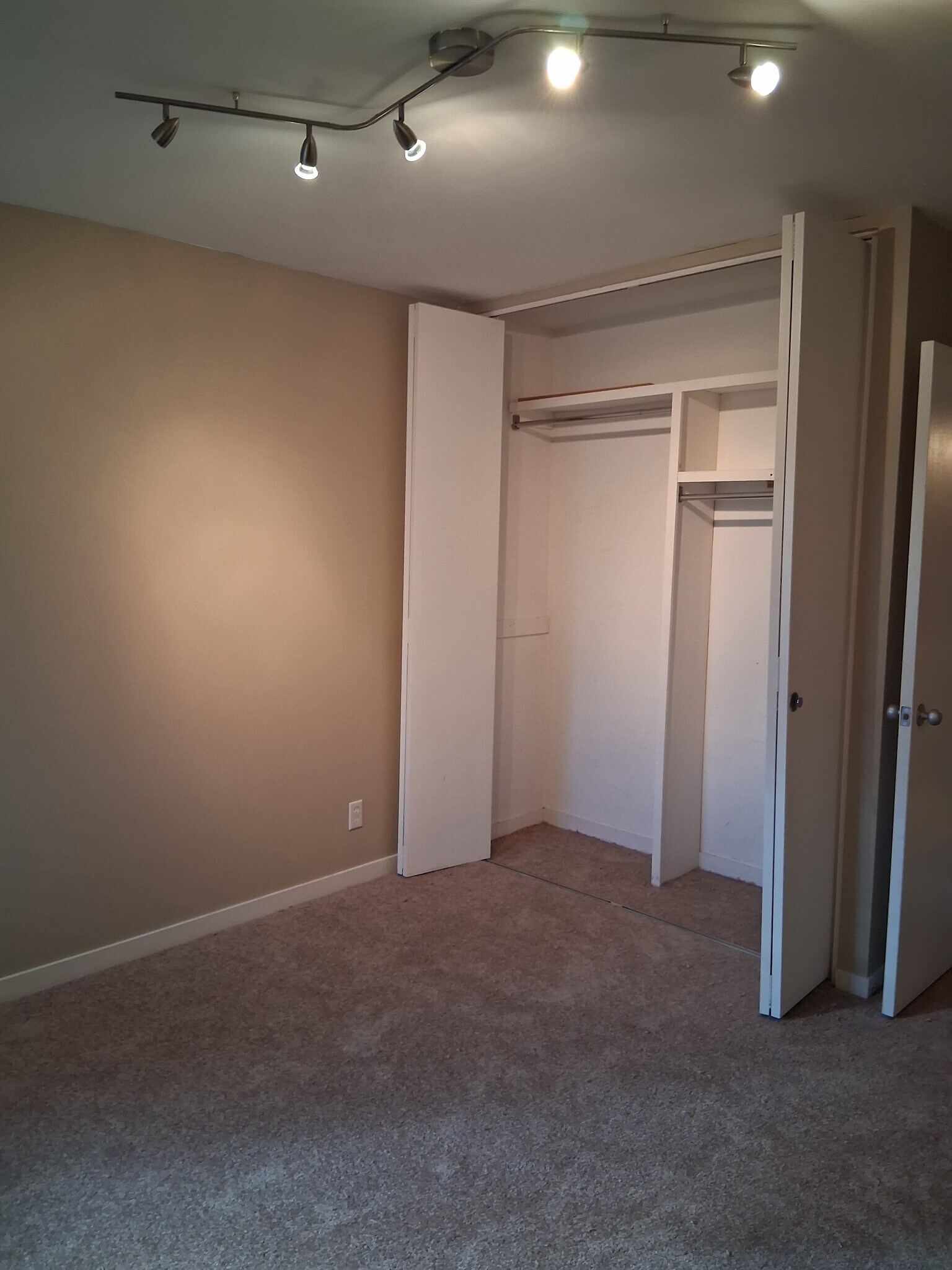 SECOND BEDROOM CLOSET - 5 Stonehenge Cir