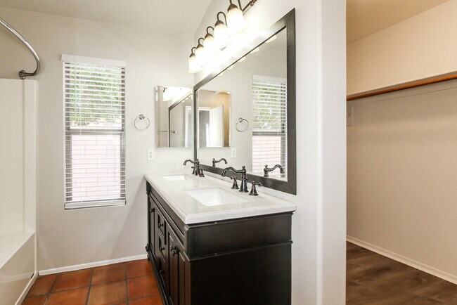 Building Photo - 8631 W Fargo Dr