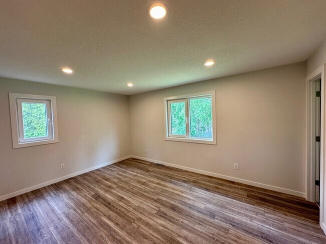 Building Photo - 3206 Vale Cir SW