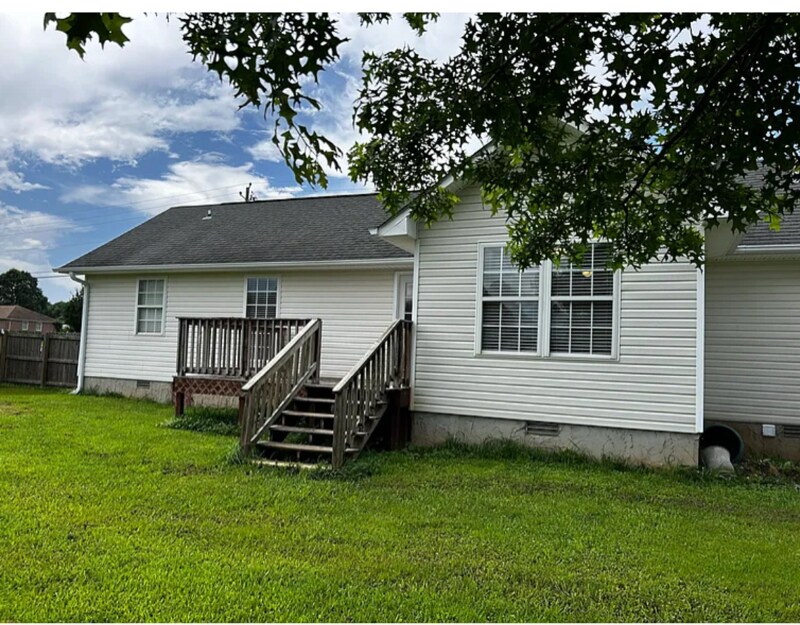 Building Photo - 116 Bollweevil Ln