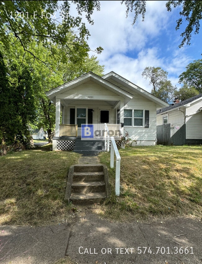 Building Photo - 1201 E Fox St