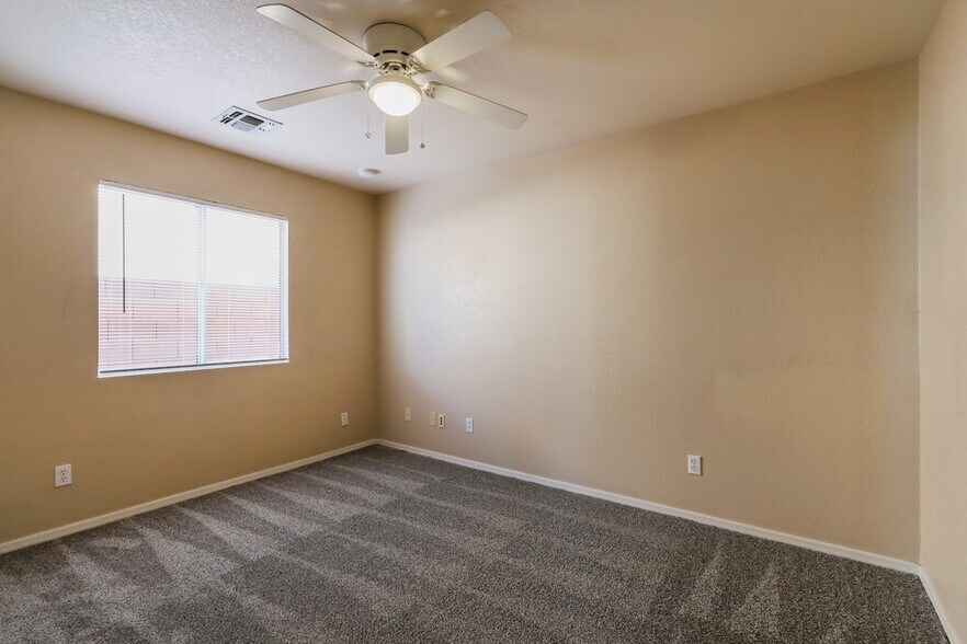 Building Photo - 9646 E Paseo San Ardo