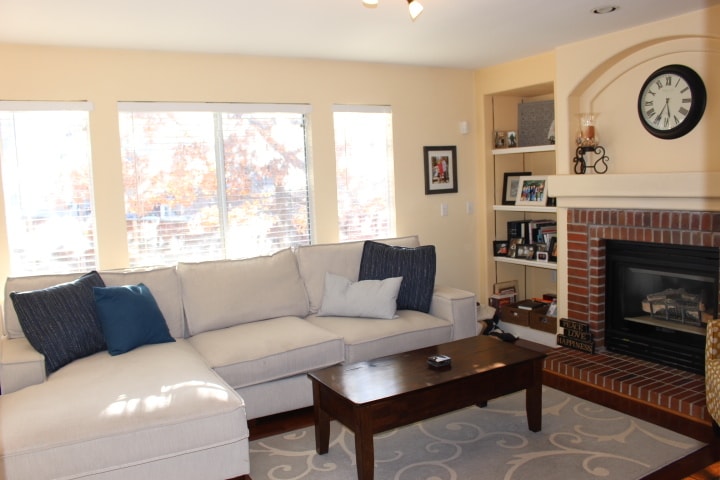 Living Room - 2526 WOODROSE PL