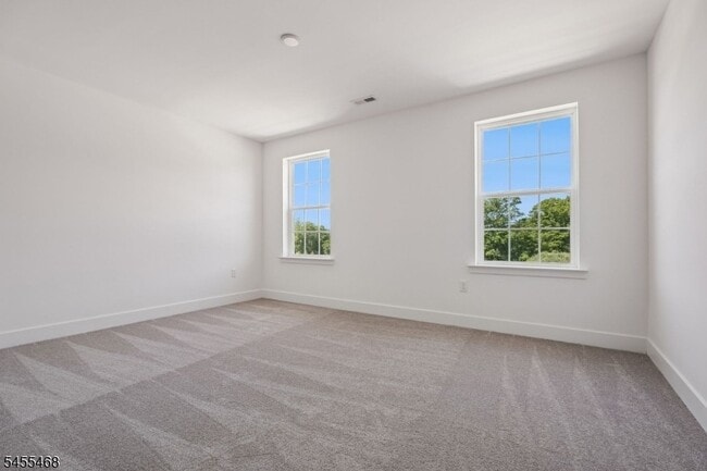 Building Photo - 52 Eastwood Ter