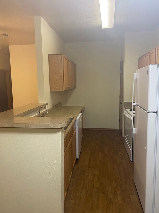 Building Photo - 1000 Diamond Dr