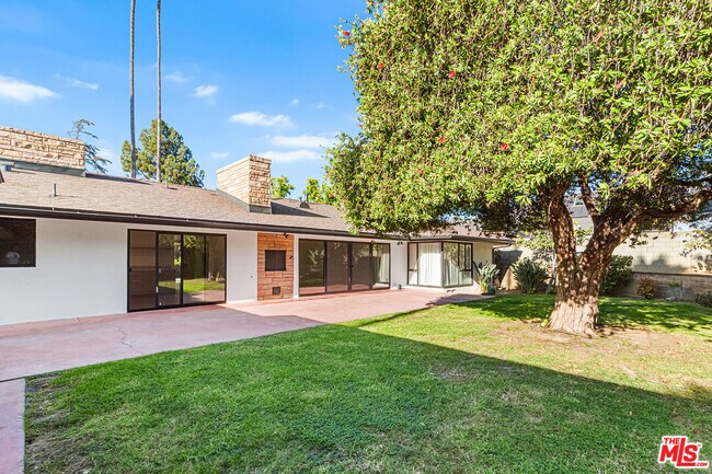 Building Photo - 5160 Los Feliz Blvd