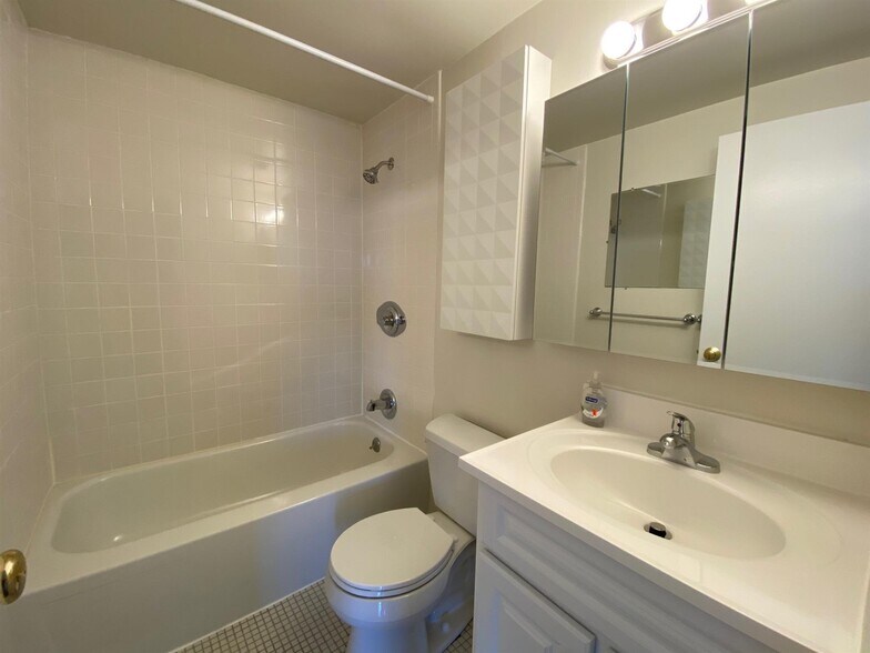 Building Photo - 1105 Massachusetts Ave