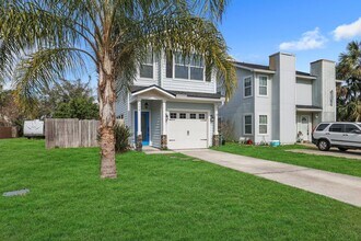Building Photo - Beach living at it's finest! This 3 bedroo...