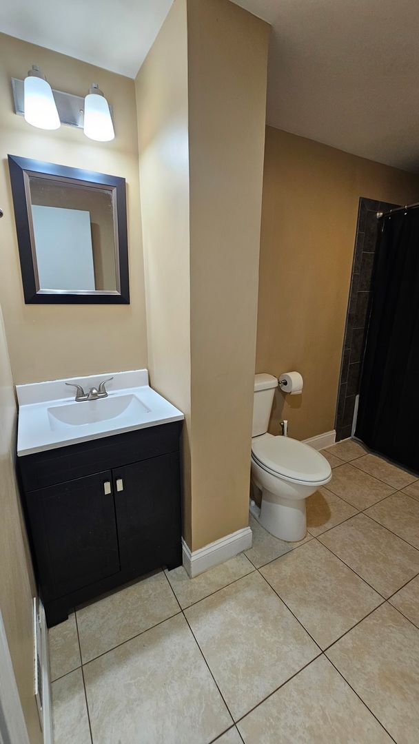 Building Photo - UPDATED BEAUTIFUL 3 BEDROOM/2 BATH