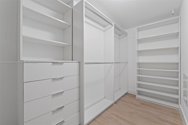 Building Photo - 16385 Biscayne Blvd