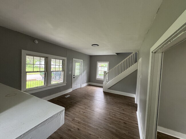 Building Photo - 555 Cedarhurst Ave