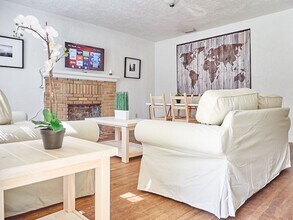 Building Photo - R0504