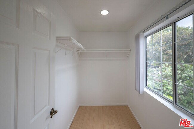 Building Photo - 339 Newland St