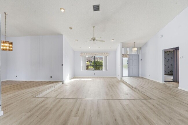 Building Photo - 9476 El Clair Ranch Rd