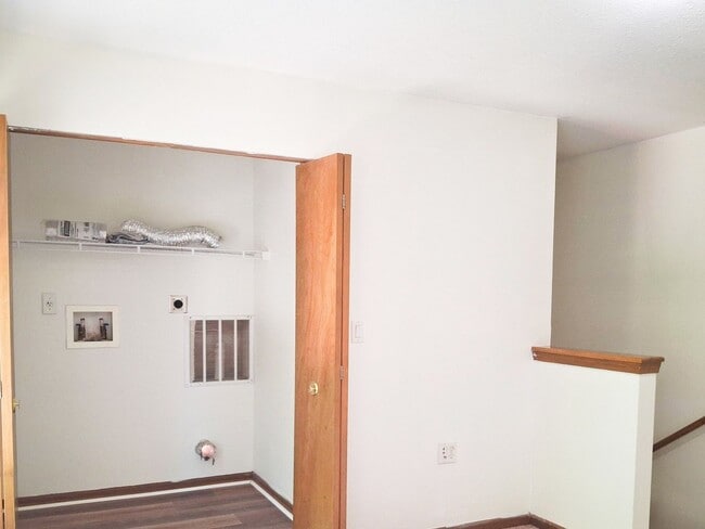Building Photo - 4 Bed / 2 Full Bath Two-Story Home — Fresh Paint, New Flooring, Detached Garage