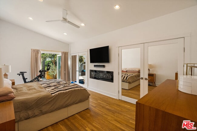 Building Photo - 6031 Mesa Ave