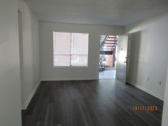 Building Photo - Willow Run Apartments