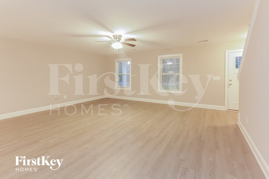 Building Photo - 1520 Longbow Dr