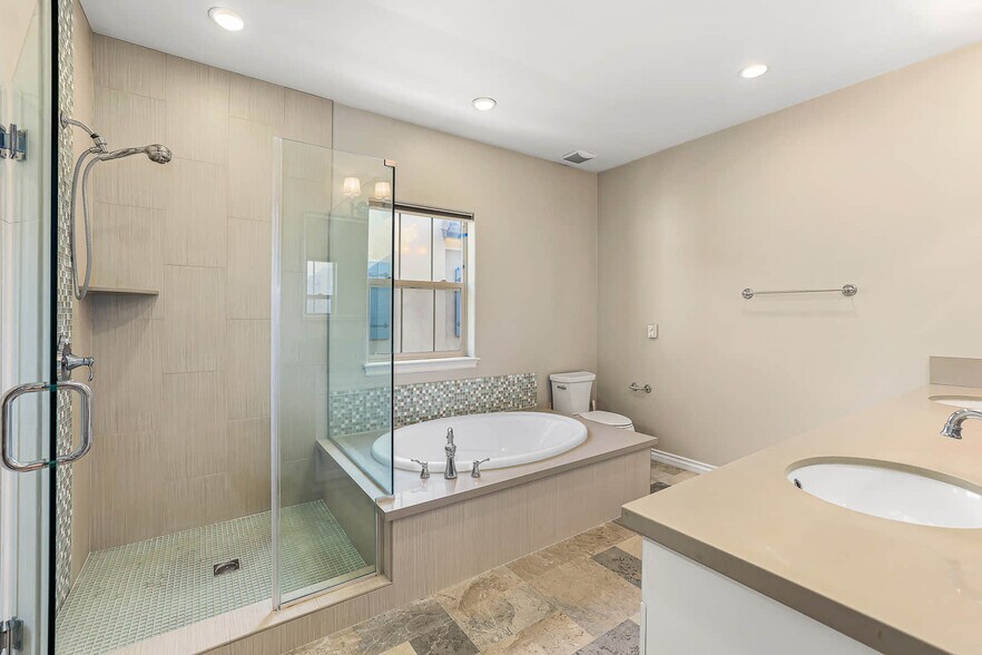 Master bath view - 808 S Golden W Ave