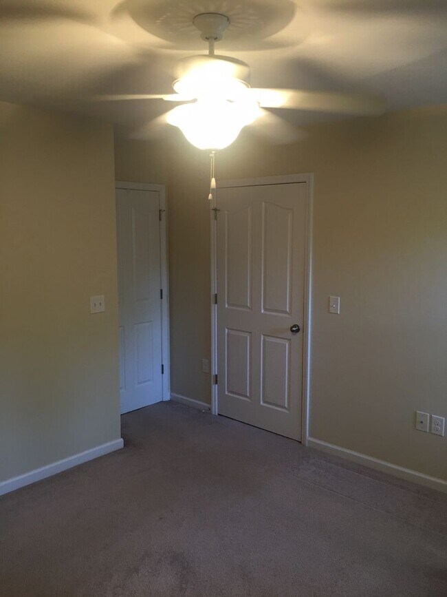 Building Photo - CHARMING 3 BEDROOM HOME IN NEW BERN!