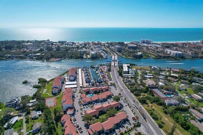 Building Photo - 1640 Stickney Point Rd