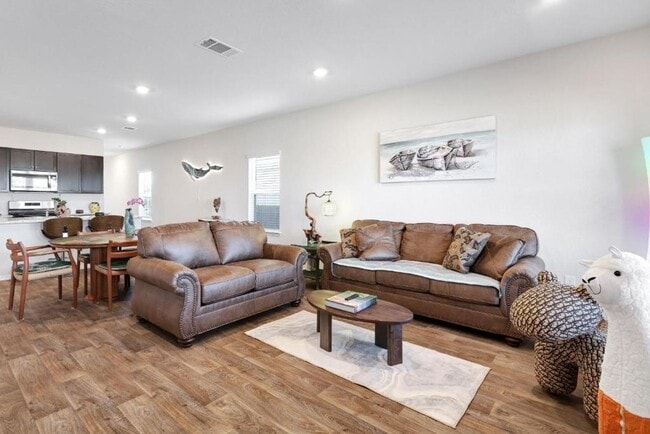 Building Photo - Move in Ready and FULLY FURNISHED 3 BD/2 BA located Far West San Antonio!