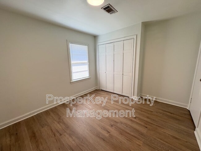 Building Photo - 703 Briarcliff Rd