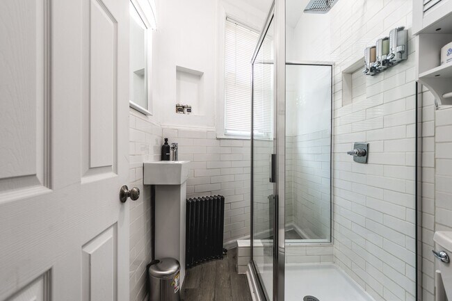 Building Photo - 4913 Yew St