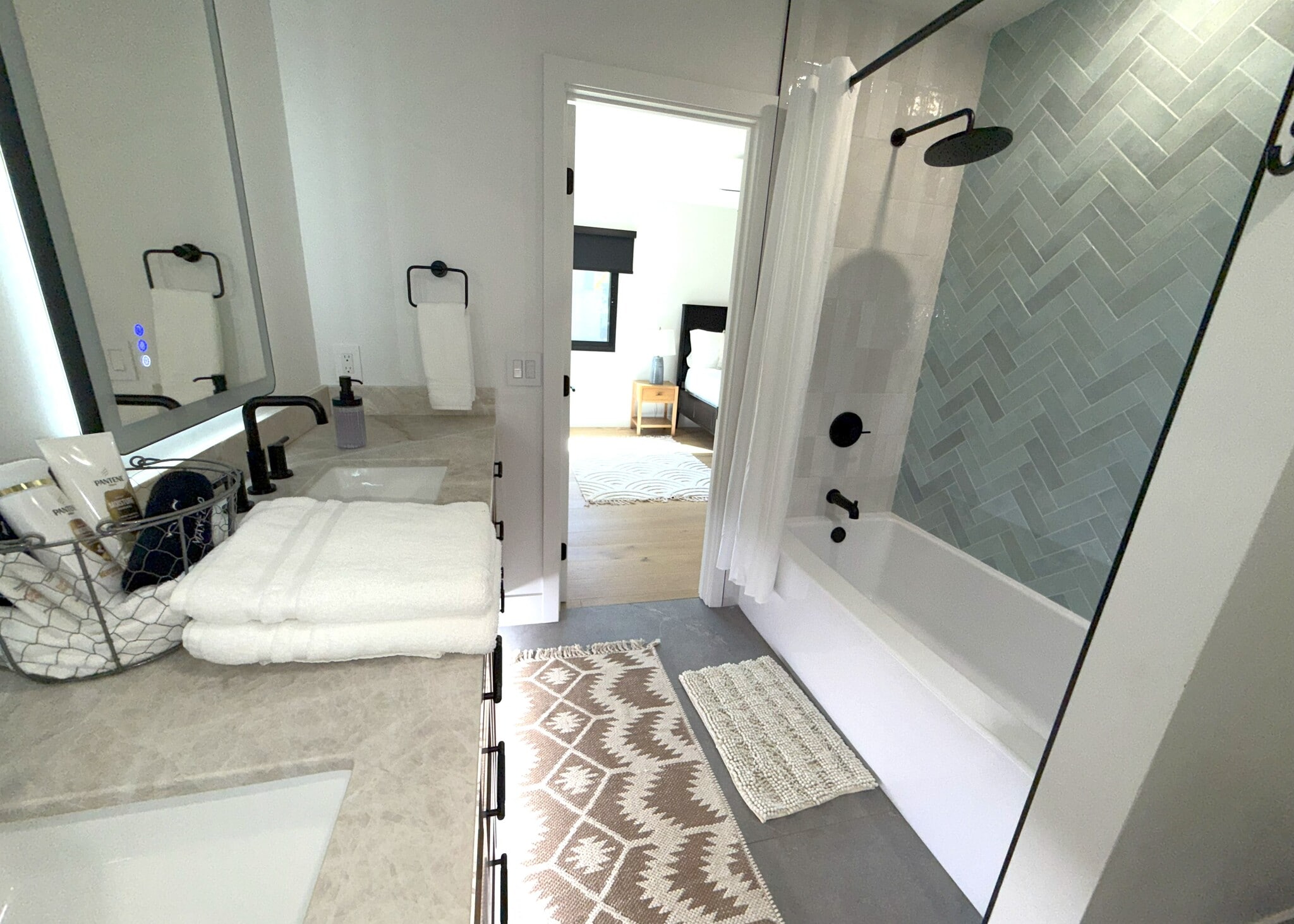 Downstairs bathroom - 3434 Talbot St