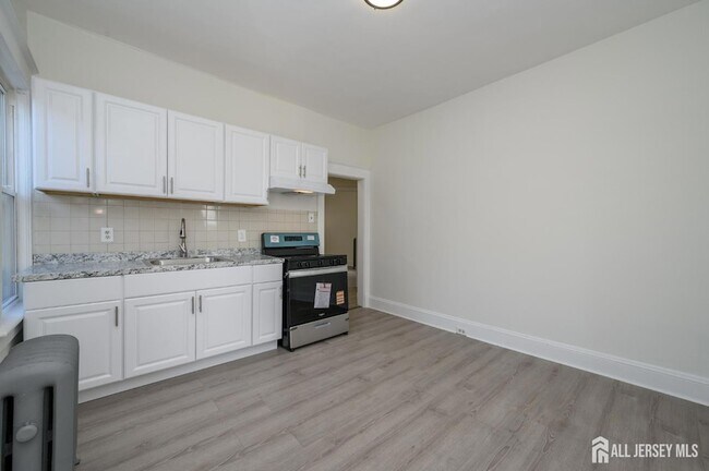 Building Photo - 377 Delavan St