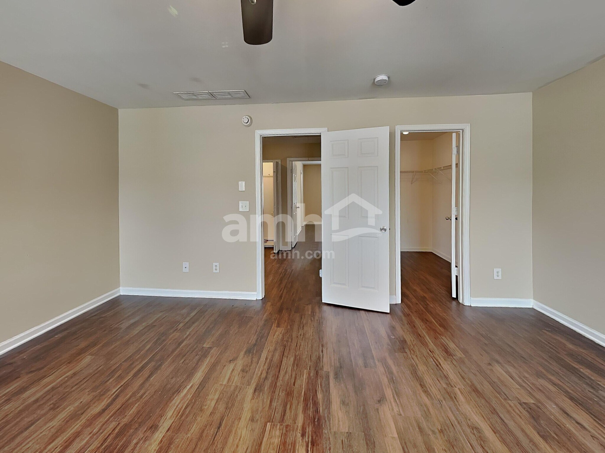 Building Photo - 2920 Mayfair Dr
