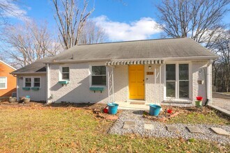 Building Photo - Charming 2 bedroom/1 bathroom brick home f...