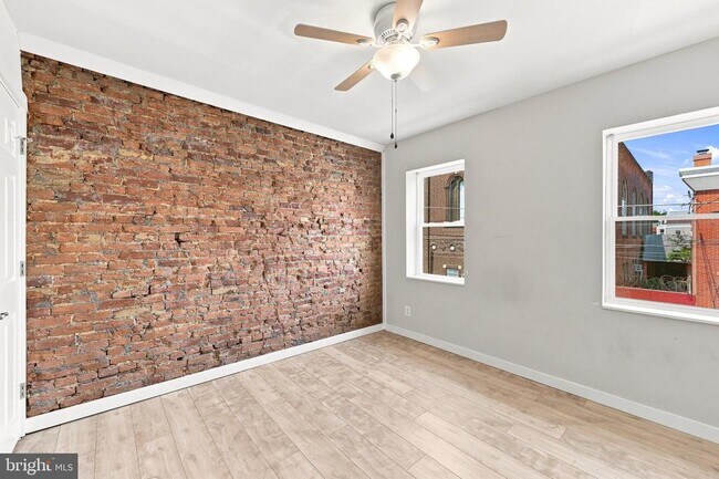 Building Photo - 2307 N Mascher St