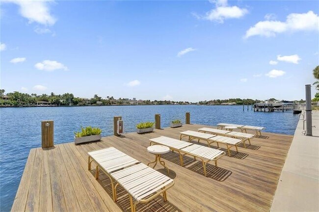 Building Photo - 425 Bayshore Dr