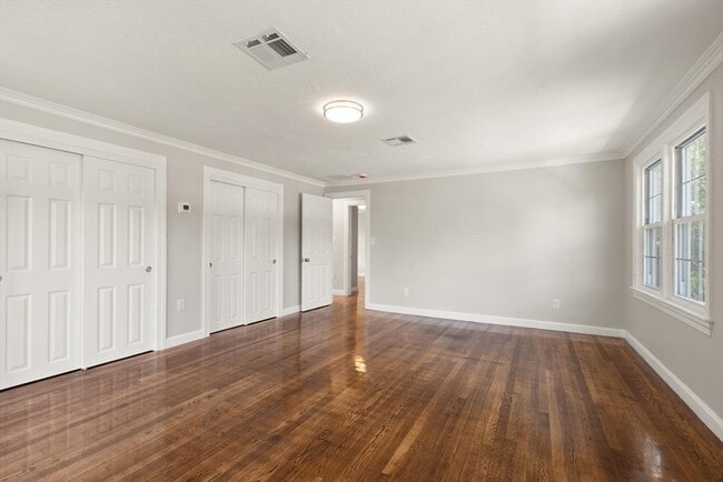 Building Photo - 129 Maple Ave