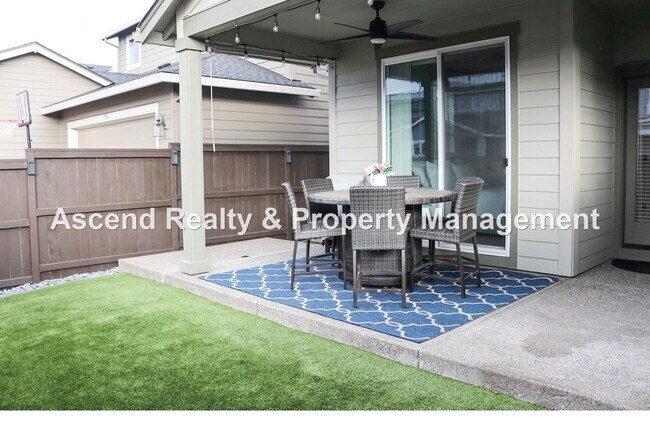 Building Photo - 4 Bed/3 Bath Hillsboro Laurel Oaks Neighborhood, Solar Panels, 1 or 2 Pets Allowed with Pet Rent,...