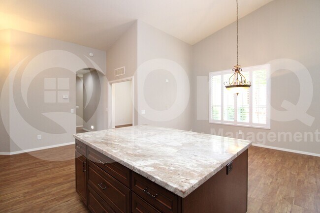 Building Photo - 9634 E Rocky Lake Dr