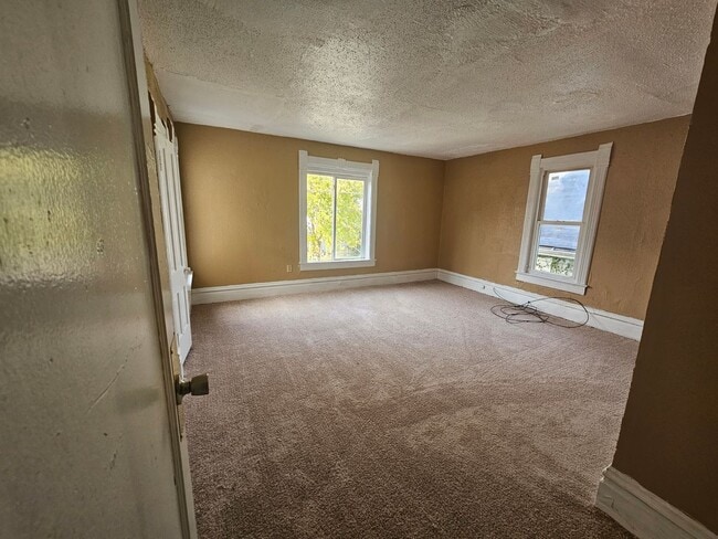 Building Photo - 4 Bedroom Home for Rent