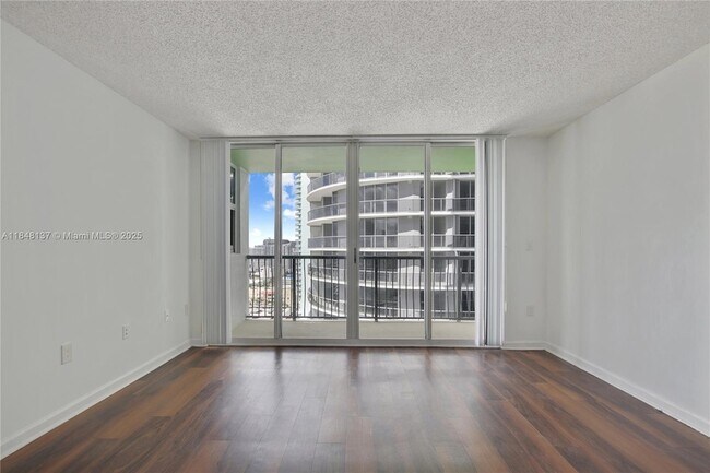 Building Photo - 1756 N Bayshore Dr