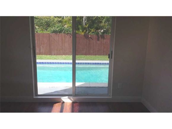 Building Photo - 20322 NE 14th Ct